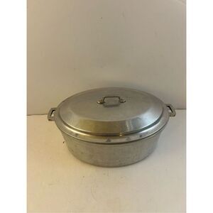 Miracle Maid Cookware Aluminum Oval Roaster with Lid 12x9” (some scuffs)